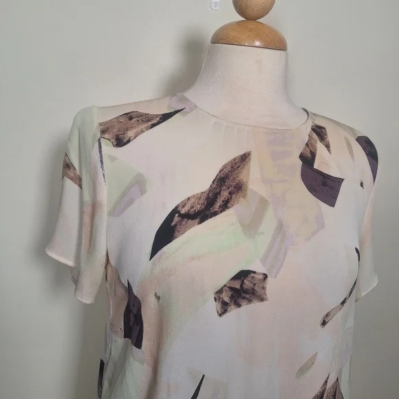 Aritzia Abstract Print Silk Low Key Hole Back Short Sleeve Hi/lo Tunic SZ S - Picture 2 of 8